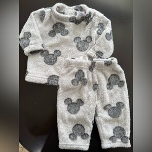 Disney Baby Gray Fuzzy 0-3 mos Mickey Mouse Matching Winter Set